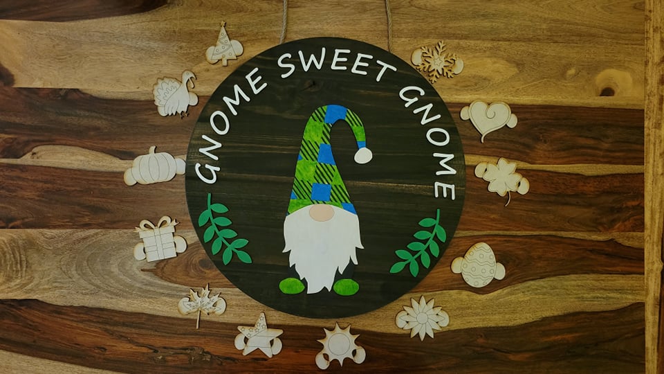 DIY Plaid Gnome Sign with Interchangeable Accessories